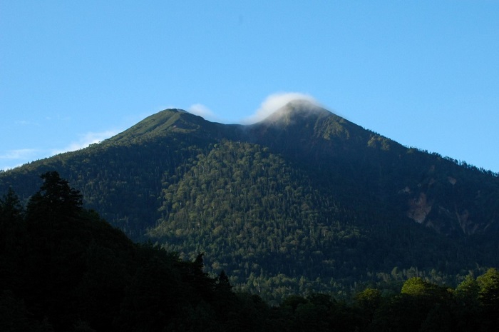 小沢平樹海ラインより、燧ケ岳の紅葉前の秋の光景を望んで（２０２５年９月１２日）。