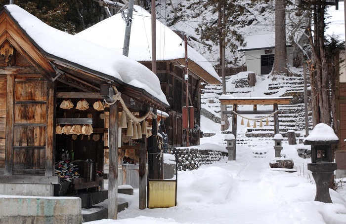橋場のばんばにも祈願。檜枝岐村のかけがえのない参道の風景です（２０２６年１月１日）。