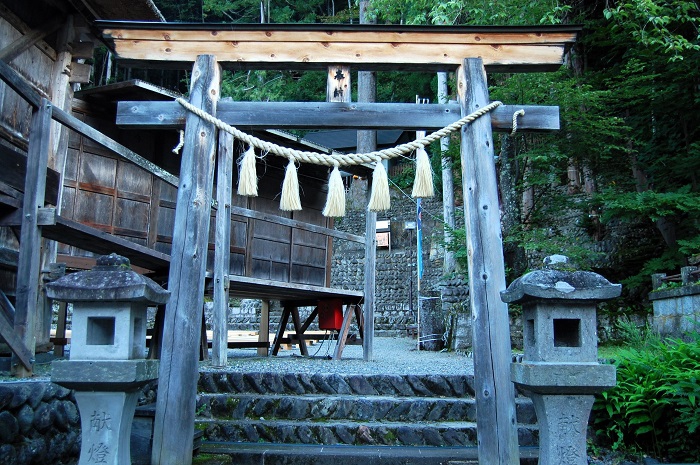 ８月１８日は檜枝岐村の夏の祭礼の日。早朝に参拝する中で、家内安全・身体健全等祈願して（２０２６年８月１８日）。