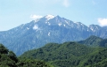奥只見シルバーラインより、越後駒ケ岳（標高２００２.７ｍ）の雄大な景観を望んで（２００７年６月２３日）。
